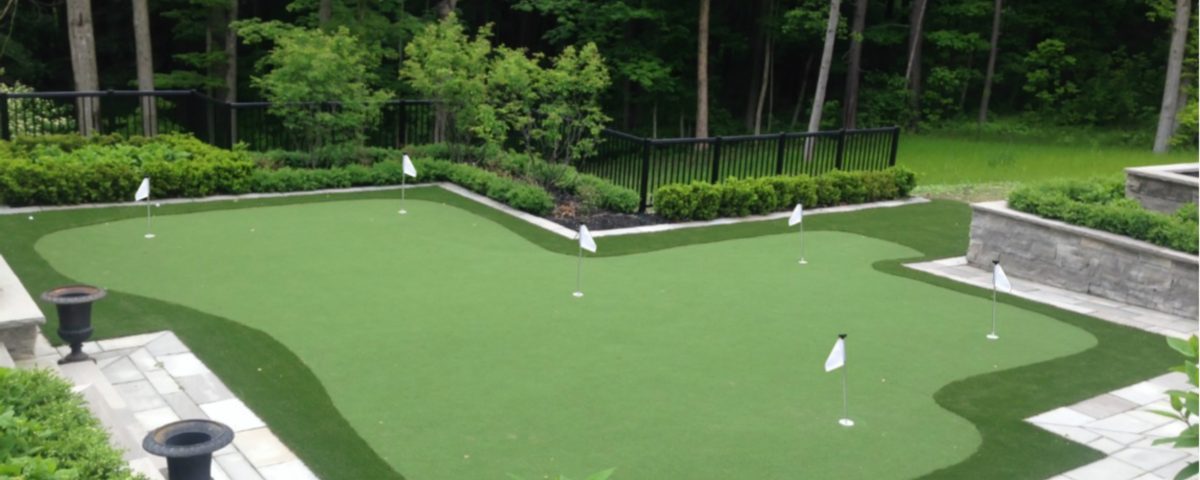 Optimal placing of 7-hole green wrapped with fringe turf